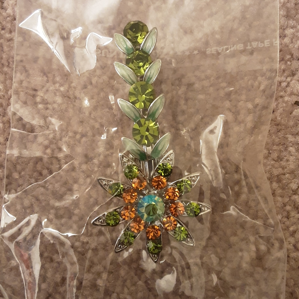 **NEW** HAIR CLIP NWOT